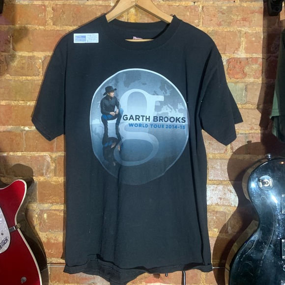 Garth brooks medium black T-shirt - Picture 1 of 3